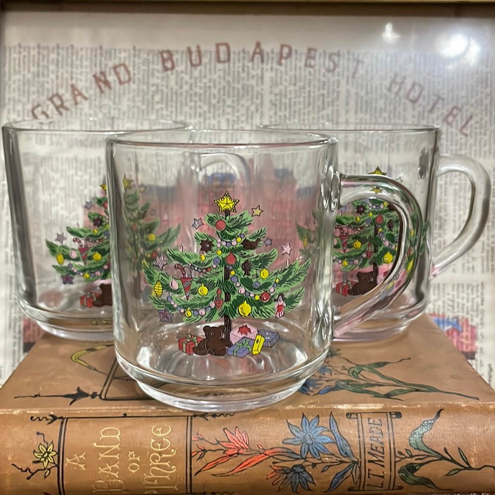 French Vintage Christmas Glass Mug Set (4)